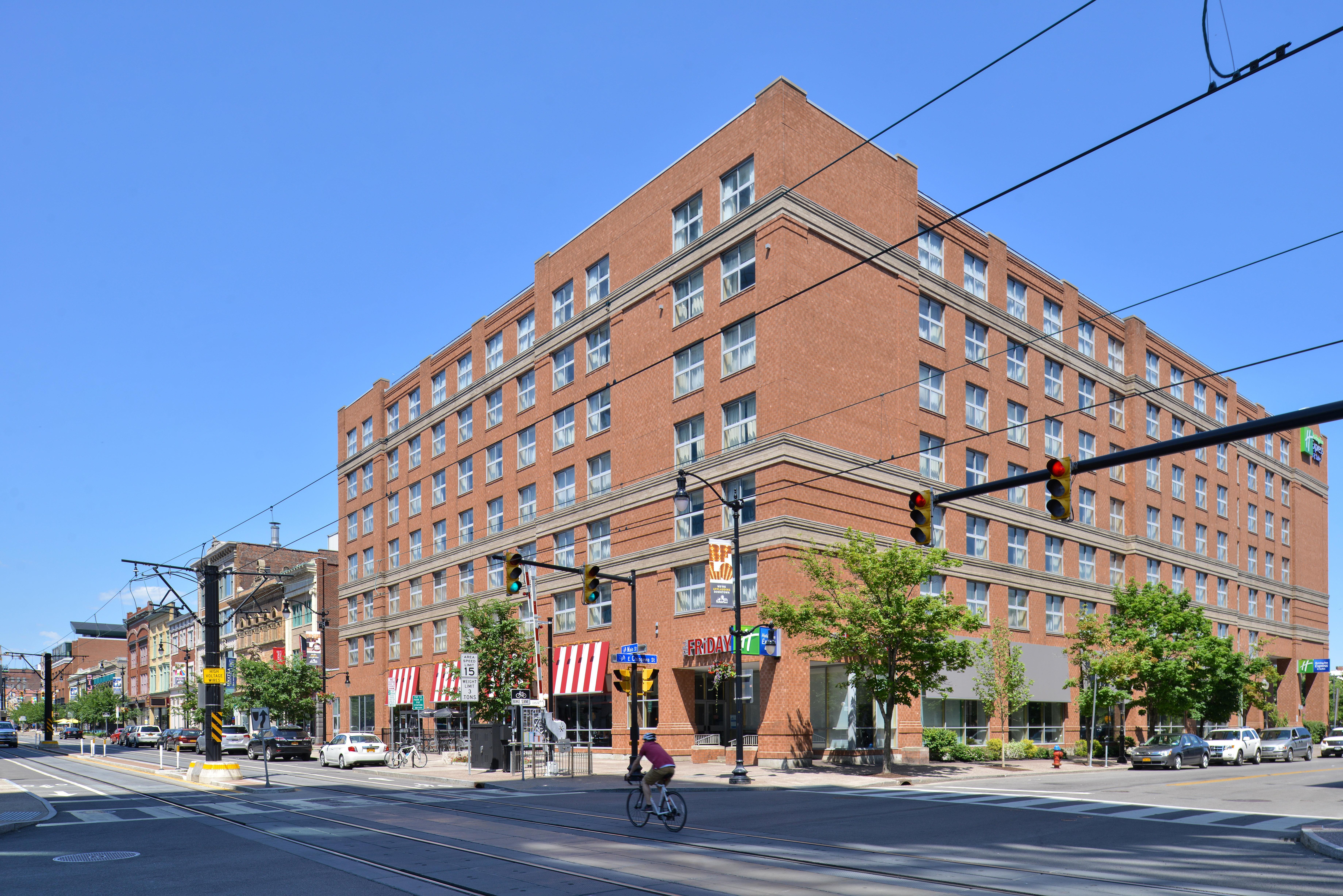 Holiday Inn Express & Suites Buffalo Downtown By Ihg Exterior foto